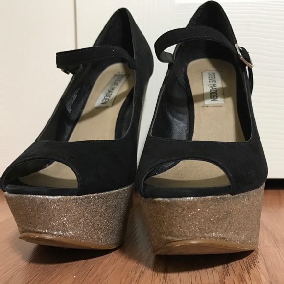 Steve Madden Black and Gold Wedges - Picture 4 of 5